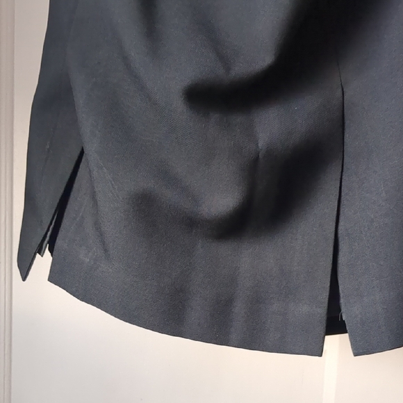 Elegant Black Women's Skirt - Picture 6 of 8